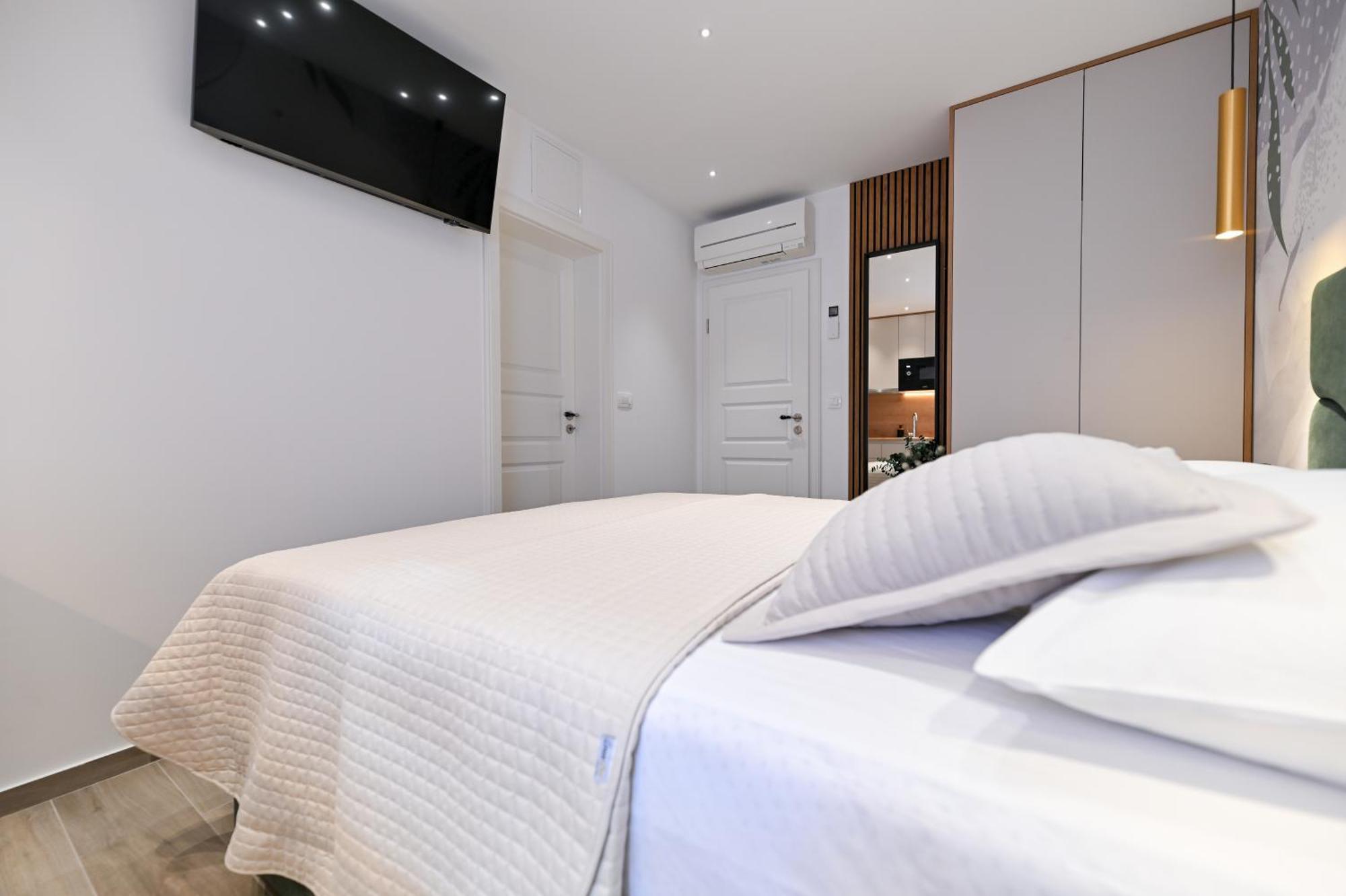 Apartments And Rooms Nekic Zadar Bagian luar foto
