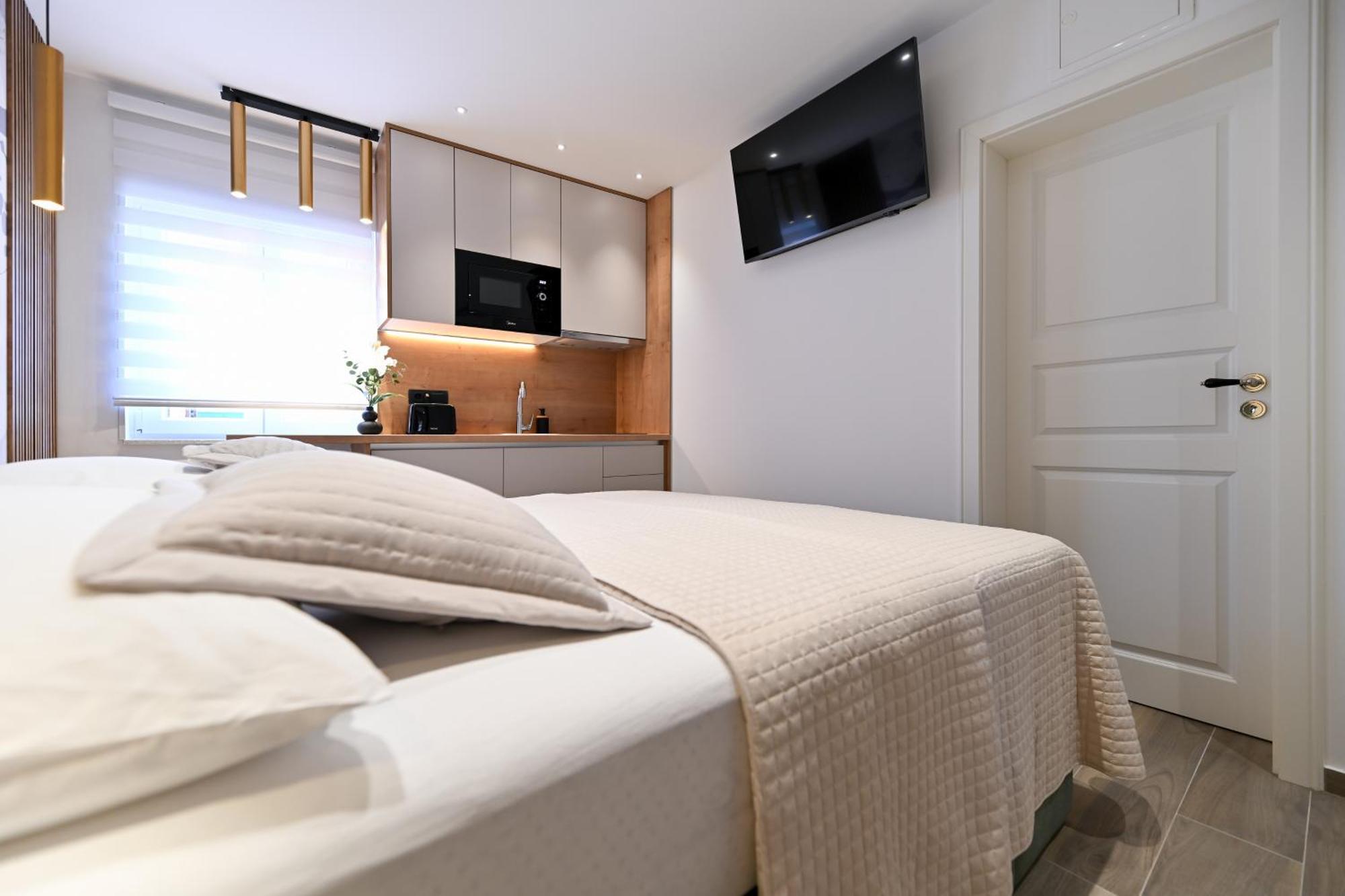 Apartments And Rooms Nekic Zadar Bagian luar foto