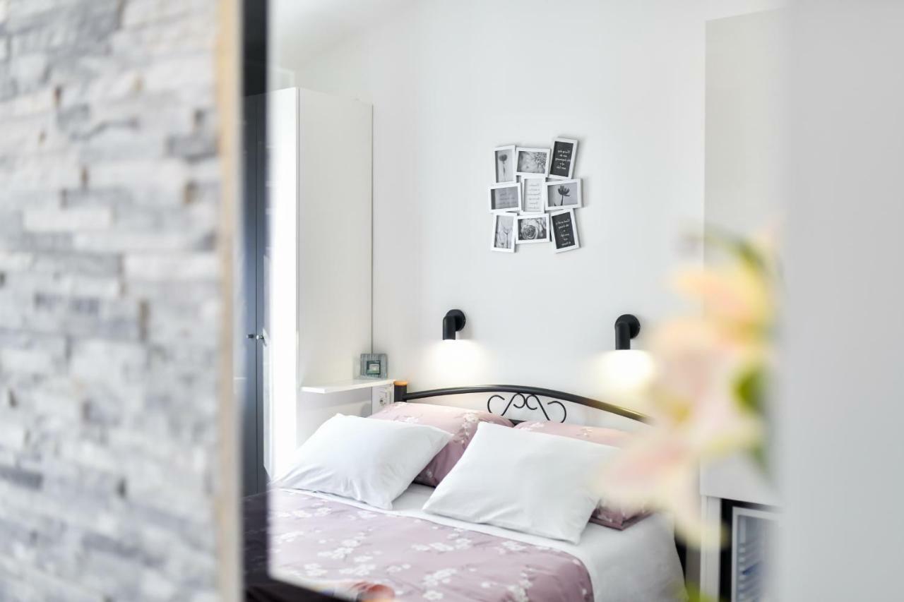 Apartments And Rooms Nekic Zadar Bagian luar foto