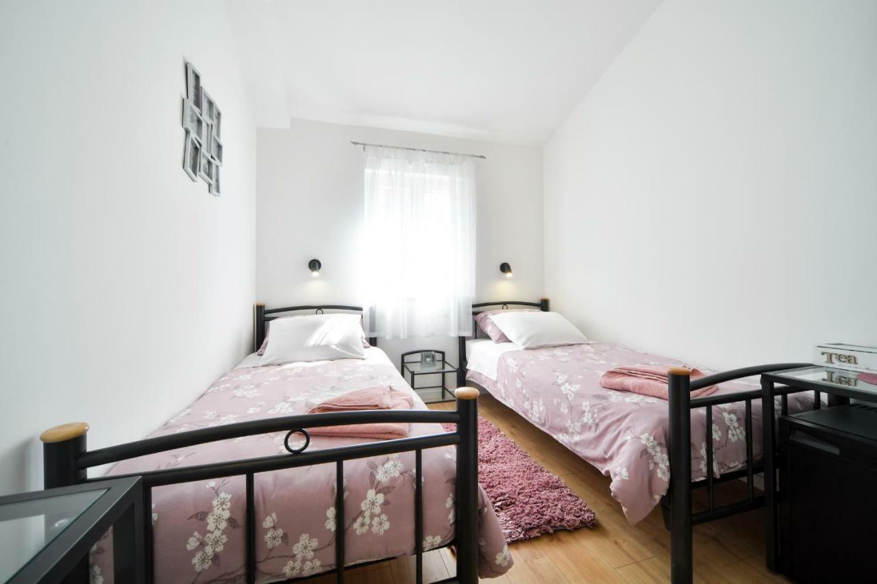 Apartments And Rooms Nekic Zadar Bagian luar foto