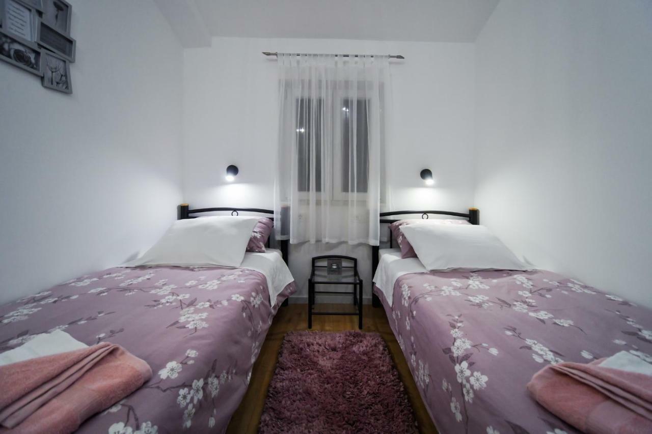 Apartments And Rooms Nekic Zadar Bagian luar foto