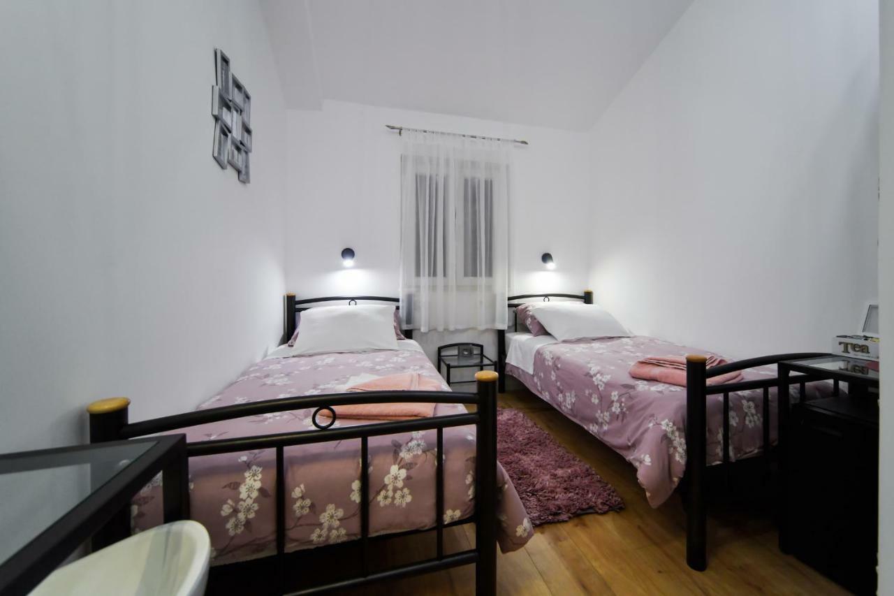 Apartments And Rooms Nekic Zadar Bagian luar foto